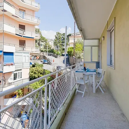 Guesthost - Porto Sole Vacation Appartement San Remo